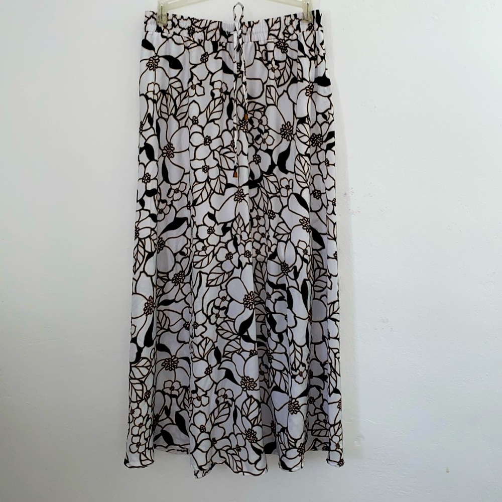 Worthington petite white flower maxi skirt